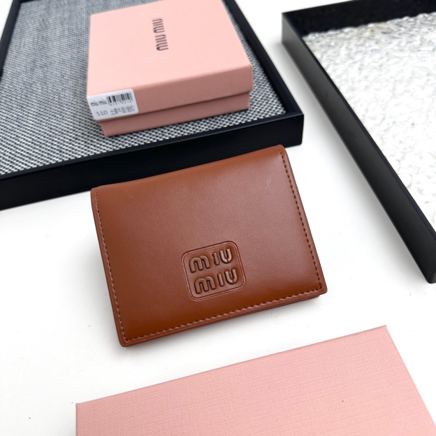 ミュウミュウ アルカディ レザー 財布「Arcadie Wallet」