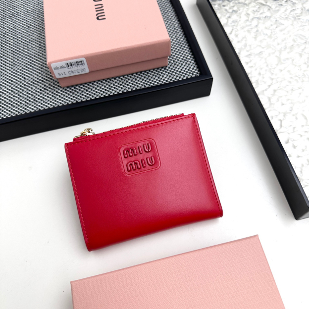 ミュウミュウ アルカディ レザー 財布「Arcadie Wallet」