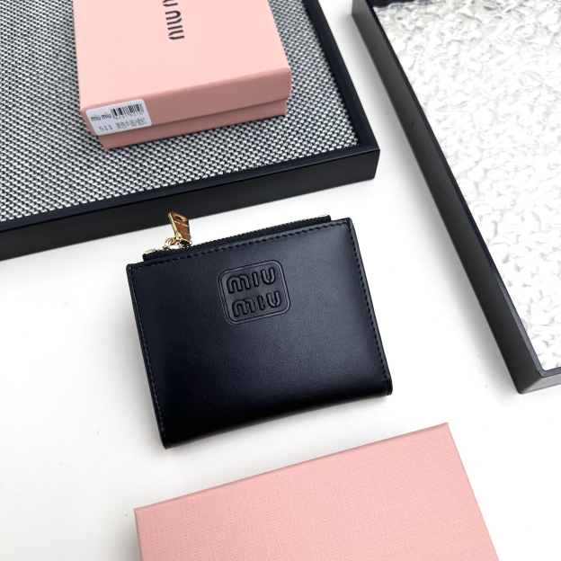 ミュウミュウ アルカディ レザー 財布「Arcadie Wallet」