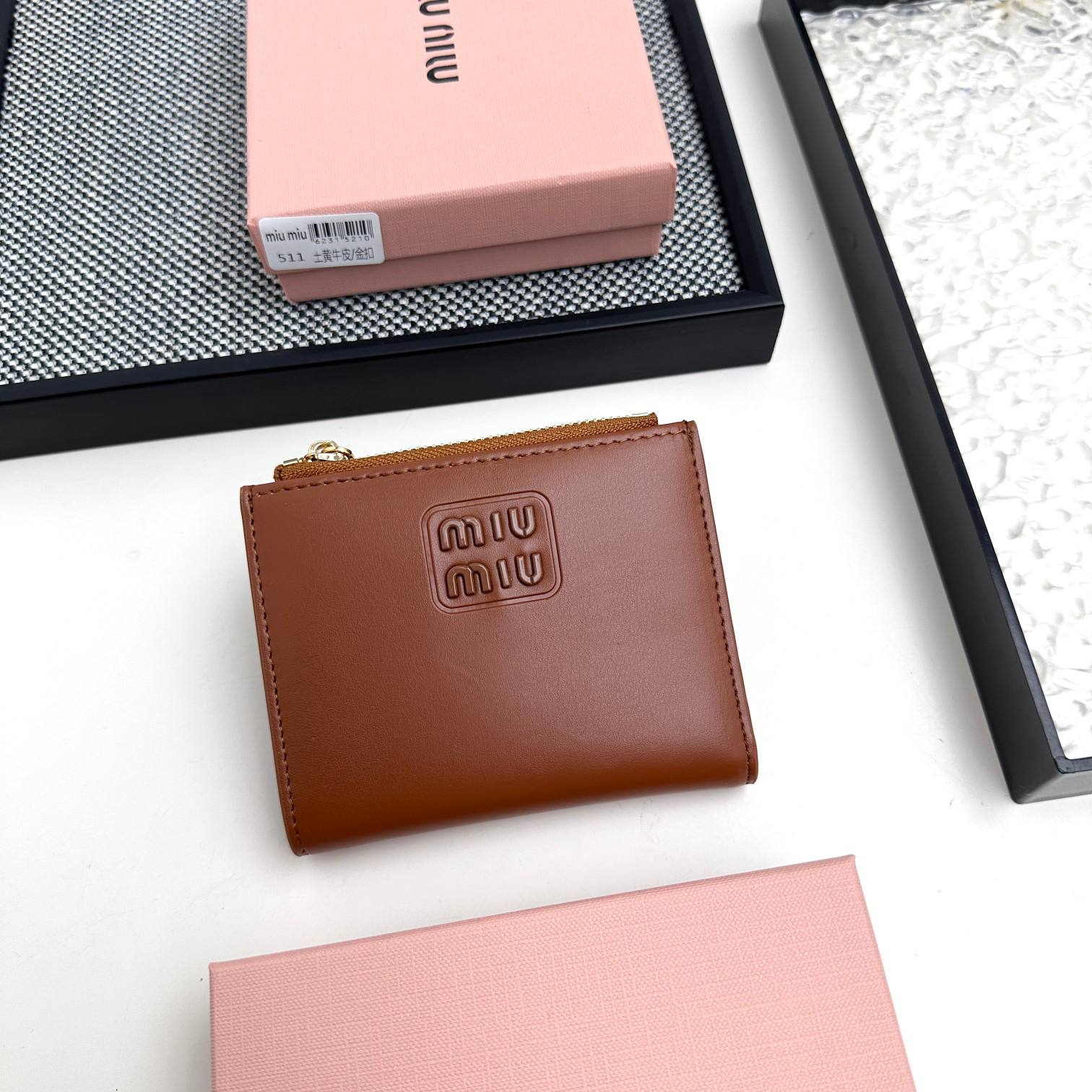 ミュウミュウ アルカディ レザー 財布「Arcadie Wallet」