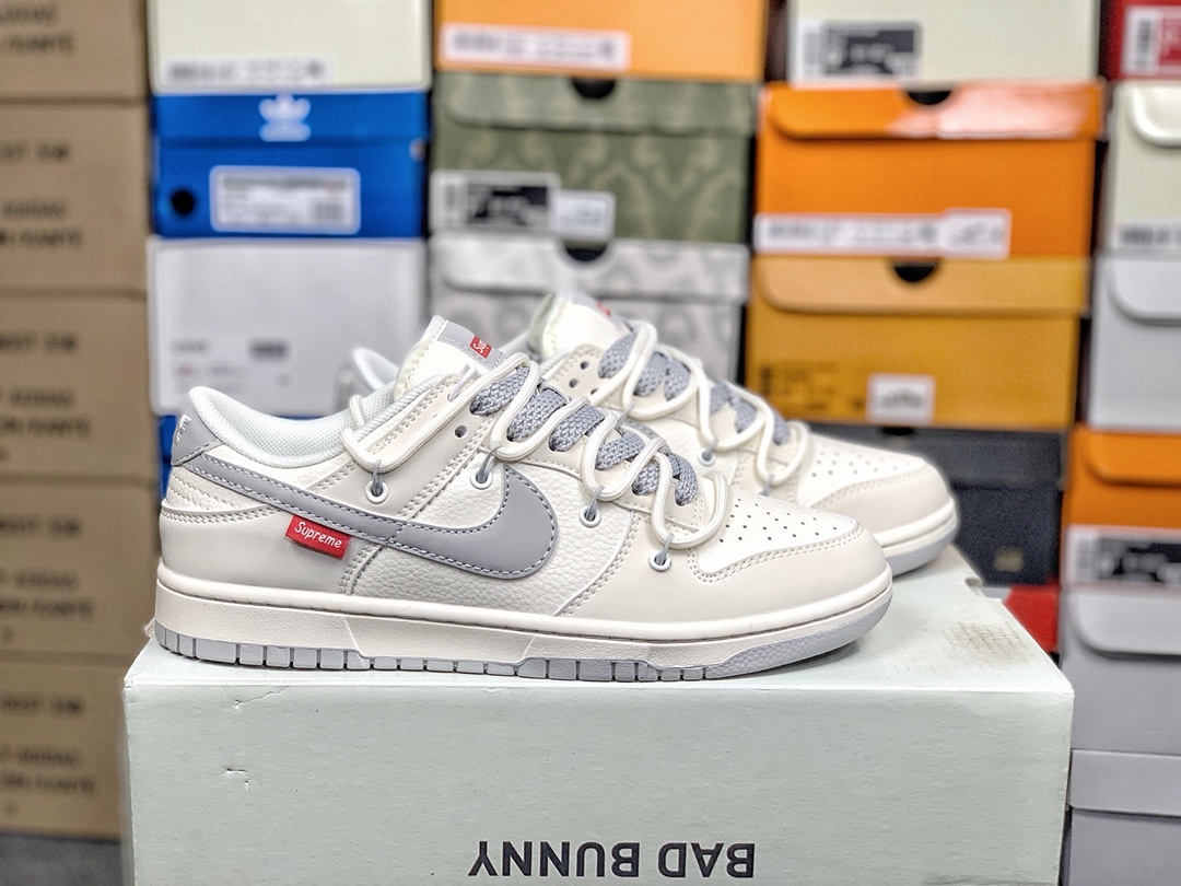 「コラボモデル」Supreme x Nike SB Dunk Low スニーカー
