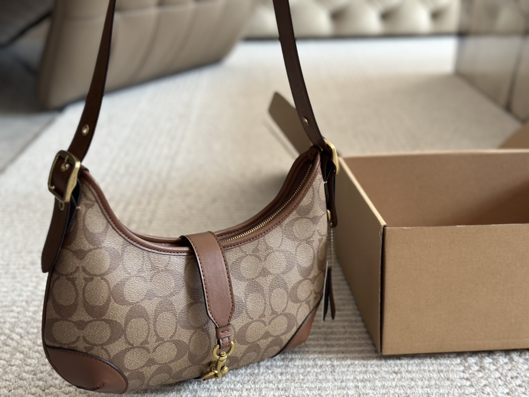 コーチ「Coach」HAMPTONS ショルダーバッグ