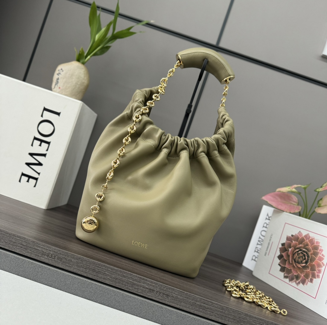 ロエベ「Loewe」小サイズ ナパレザー Squeeze ハンドバッグ