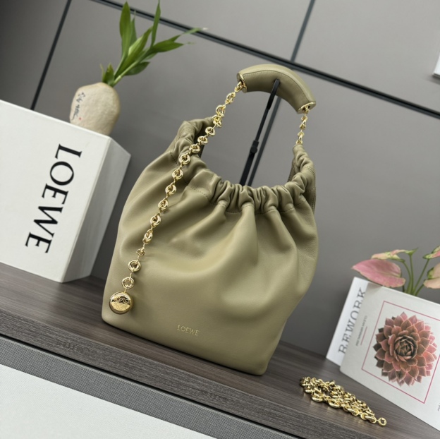 ロエベ「Loewe」小サイズ ナパレザー Squeeze ハンドバッグ