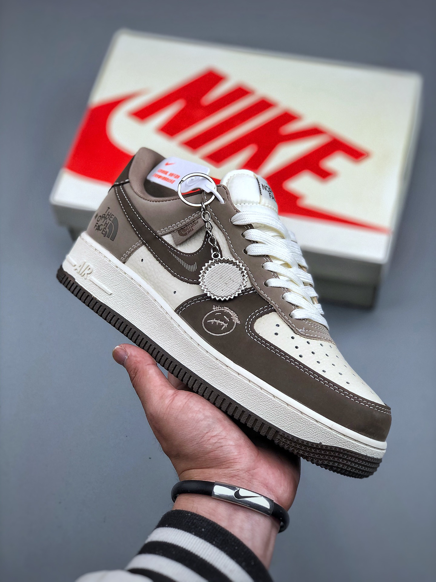 「コラボモデル」Travis Scott x Nike Air Force 1 Low '07 Travis Scott コラボレーション スニーカー ホワイト＆ブラウン
