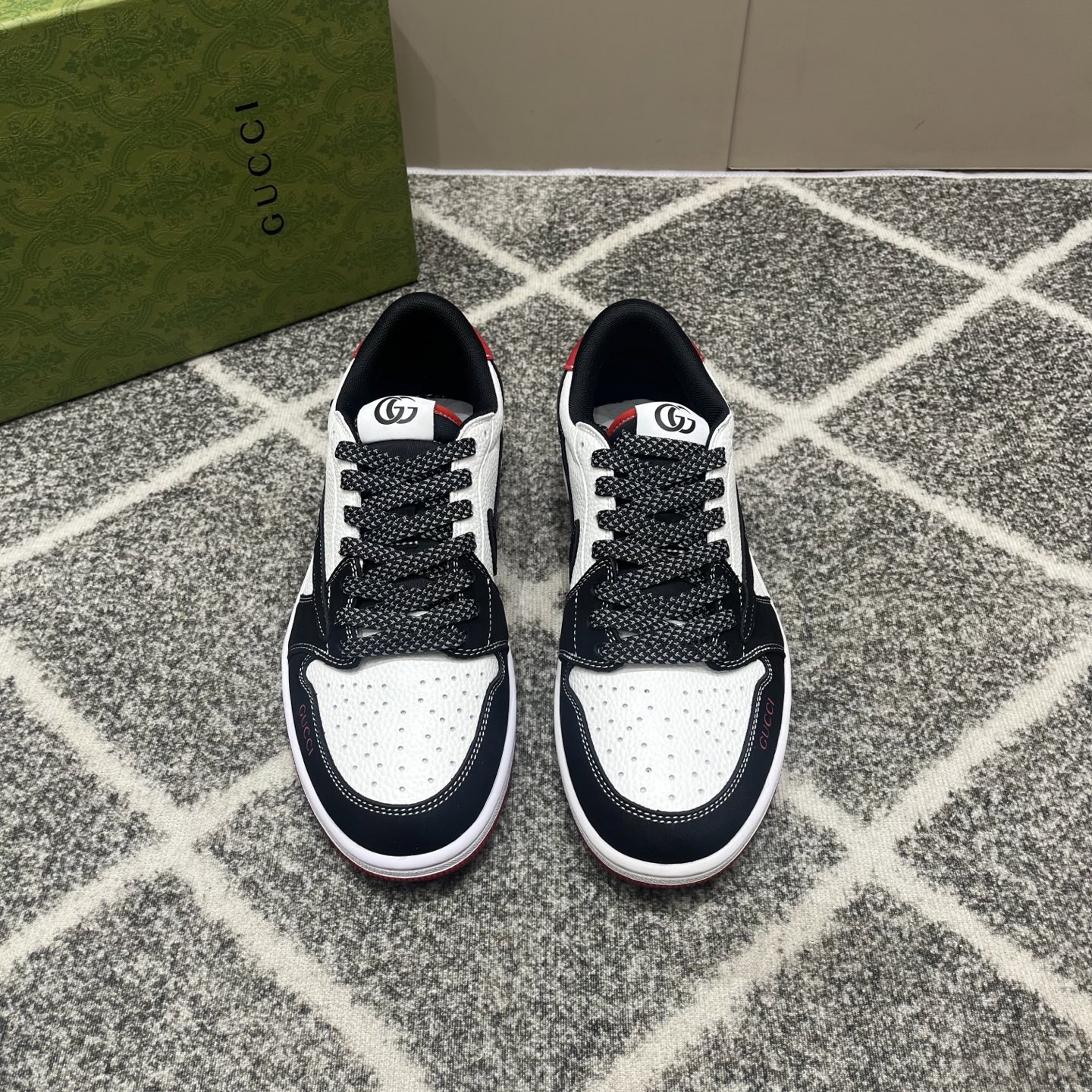 「コラボモデル」Gucci x Nike  コラボレーション ローバースニーカー