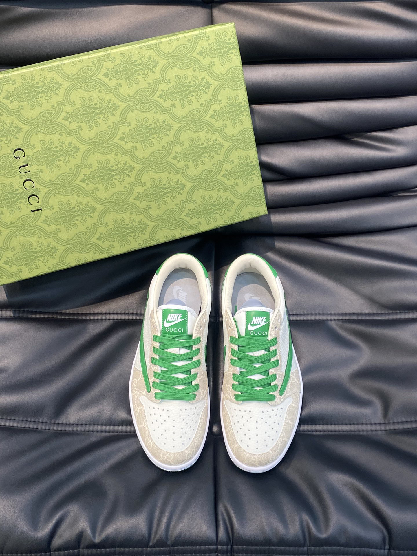 「コラボモデル」Gucci x Nike  コラボレーション ローバースニーカー