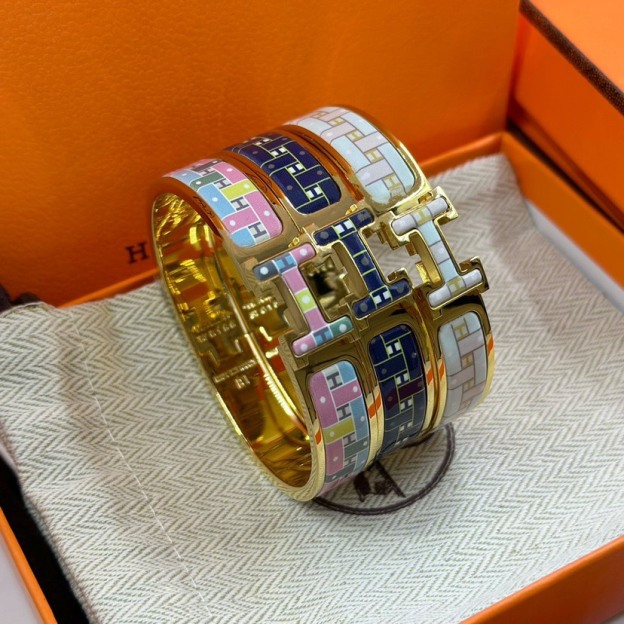 エルメス ブランドの象徴的なブレスレット