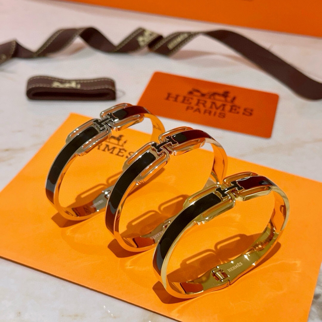 エルメス ブランドの象徴的なブレスレット