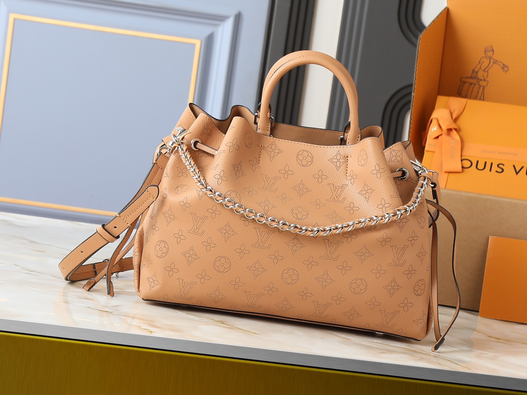 ルイ・ヴィトン ベラ･トート マヒナ子牛革「Bella Tote」