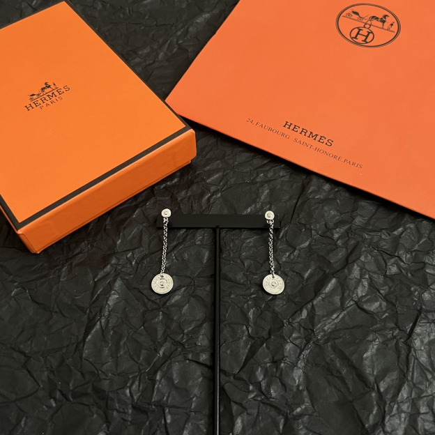 エルメス イヤリング、卓越した職人技の輝き