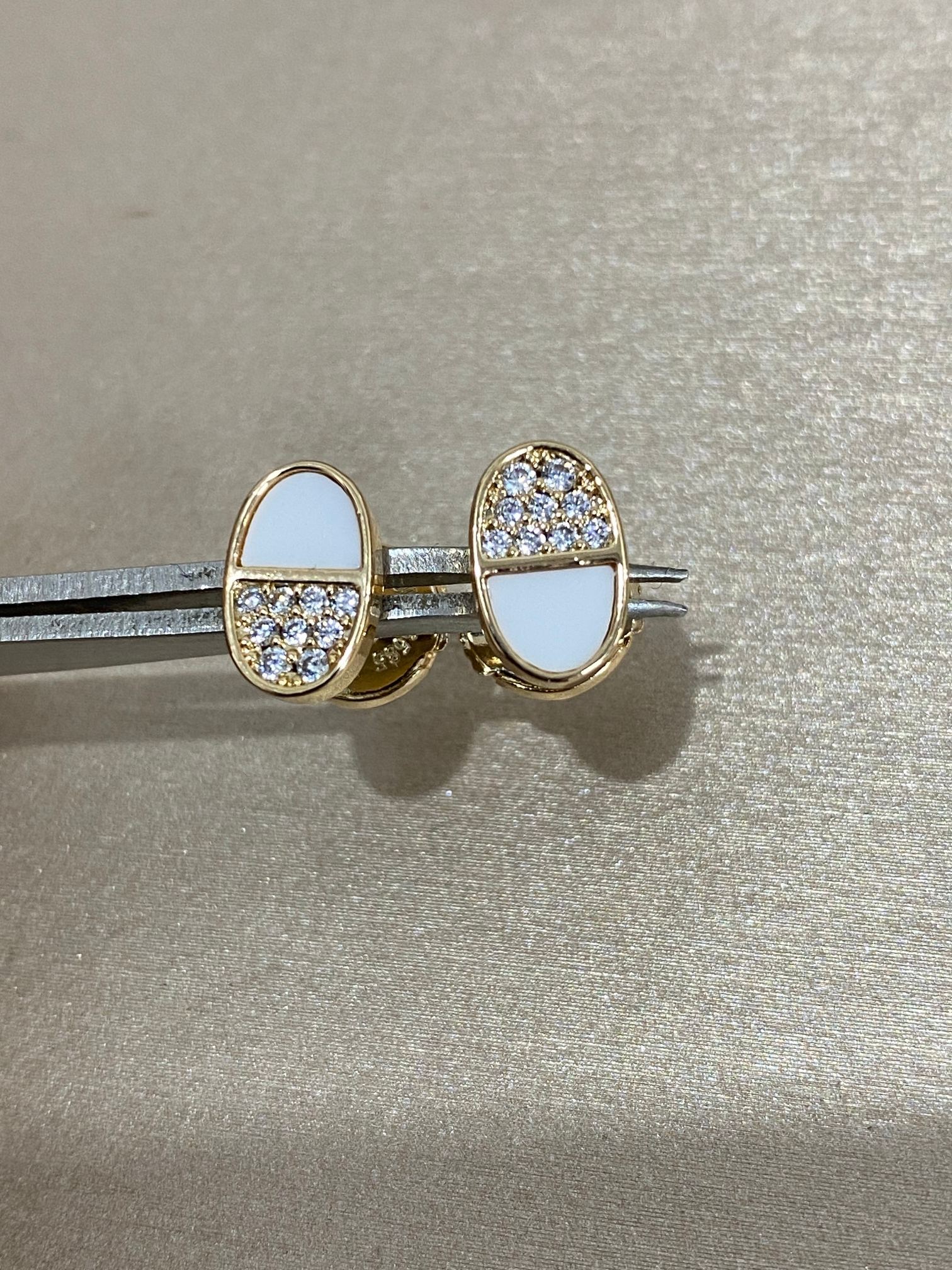 エルメス イヤリング、卓越した職人技の輝き