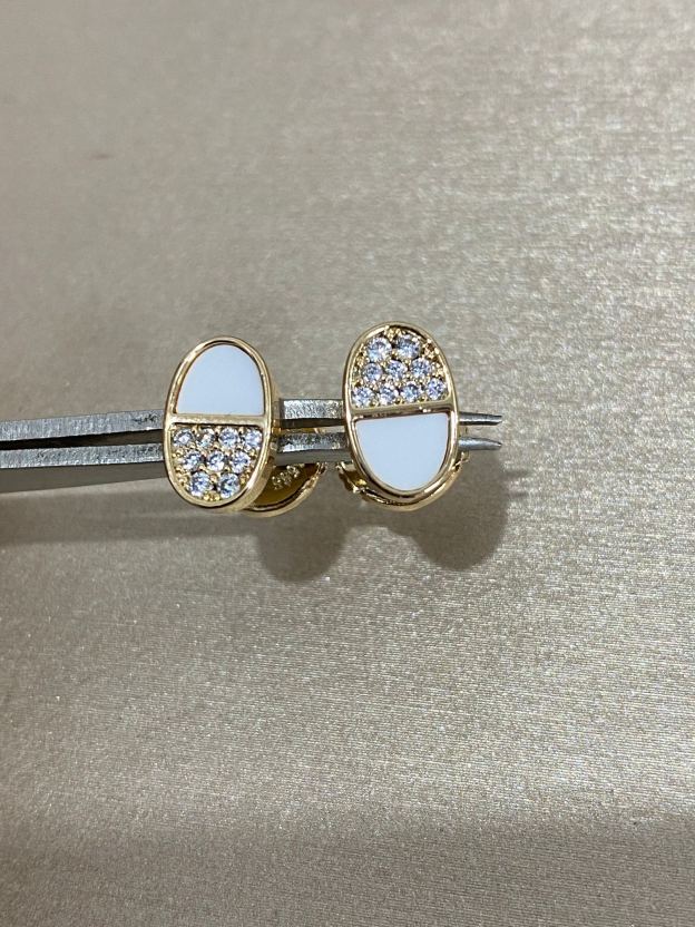 エルメス イヤリング、卓越した職人技の輝き