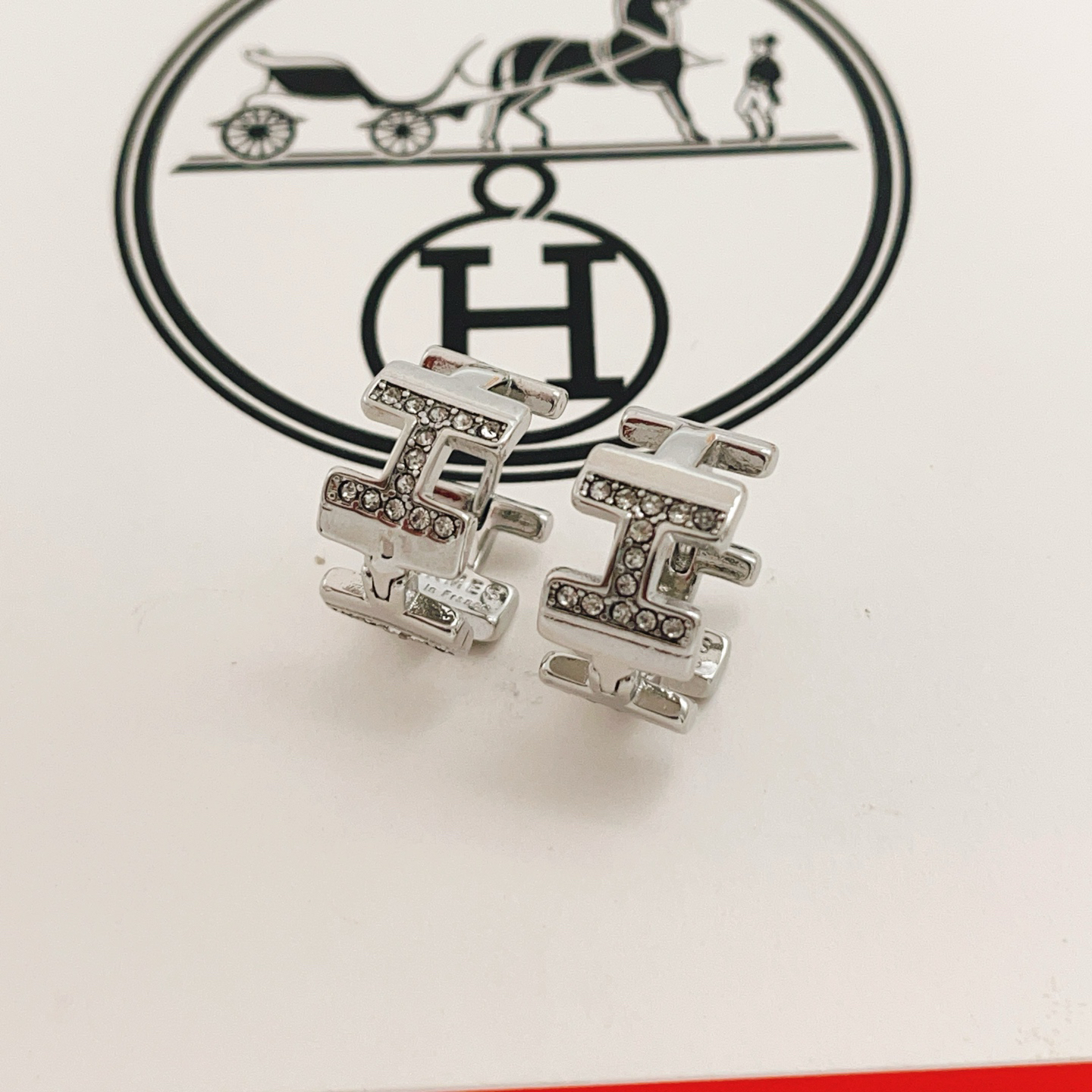 エルメス イヤリング、卓越した職人技の輝き