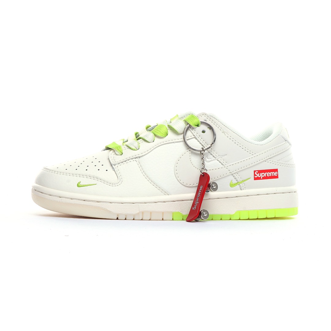 「コラボモデル」Supreme x Nike SB Dunk Low スニーカー