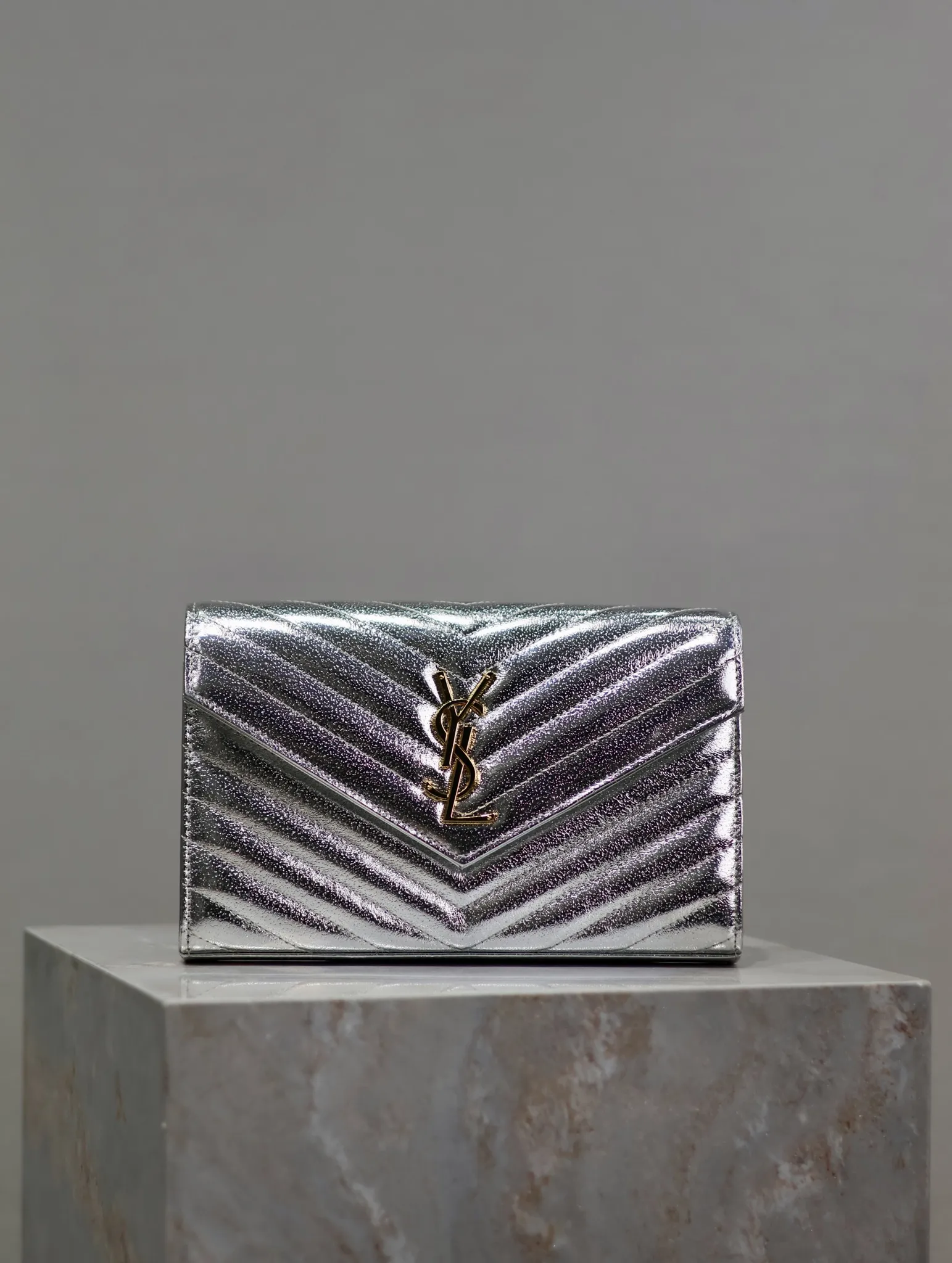 サンローラン「Saint Laurent」  MONOGRAM エンベロープバッグ