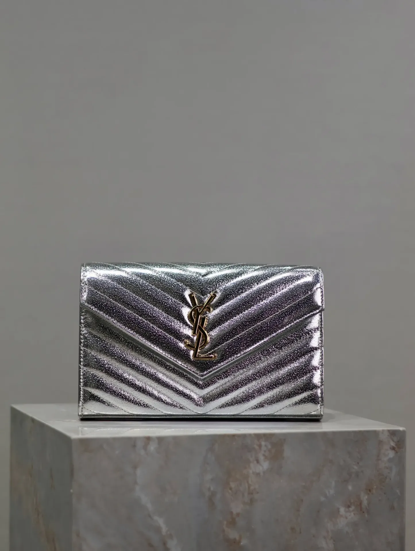 サンローラン「Saint Laurent」  MONOGRAM エンベロープバッグ