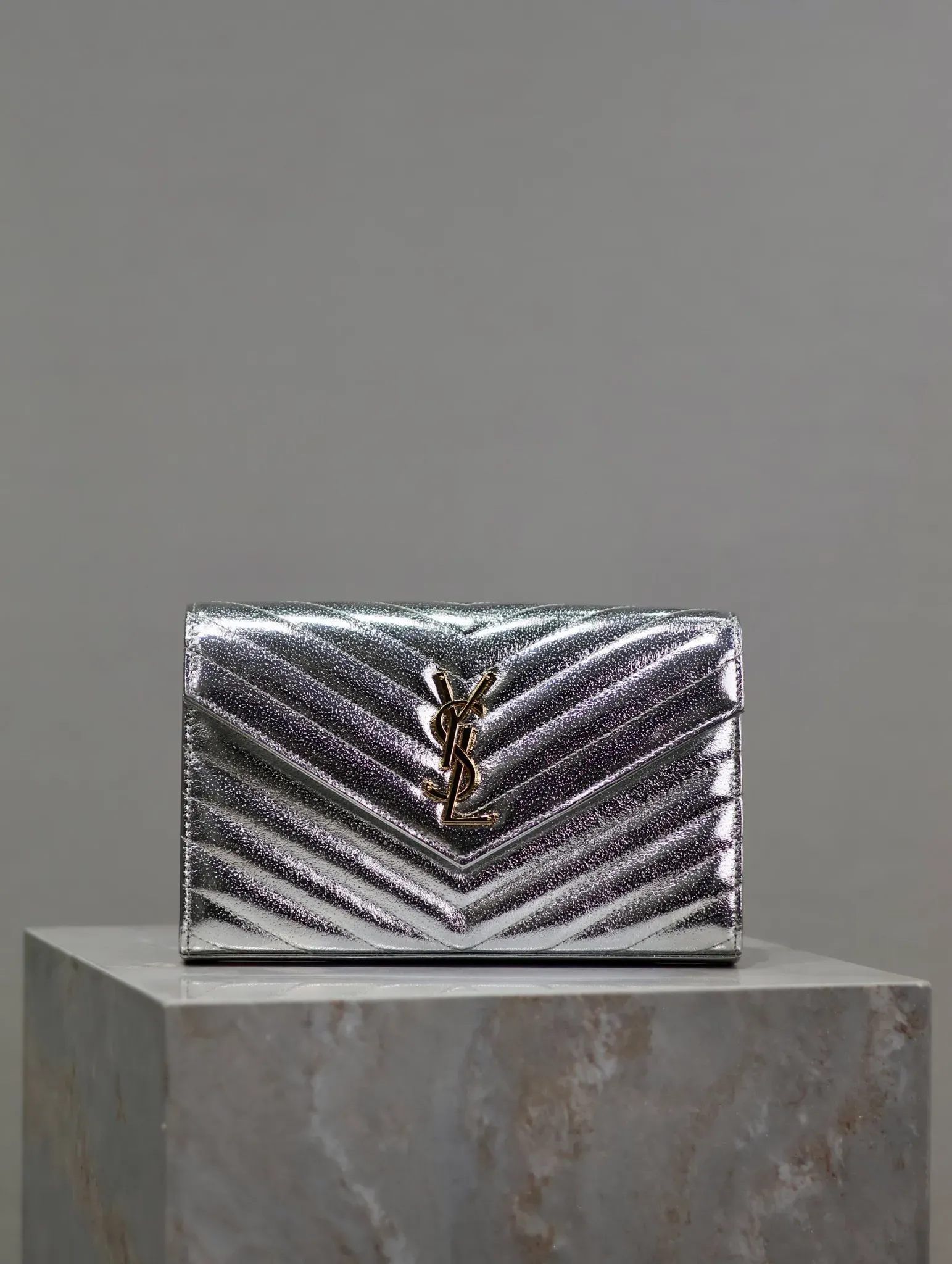 サンローラン「Saint Laurent」  MONOGRAM エンベロープバッグ