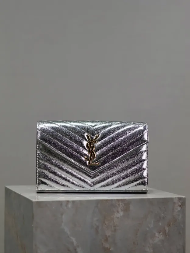 サンローラン「Saint Laurent」  MONOGRAM エンベロープバッグ