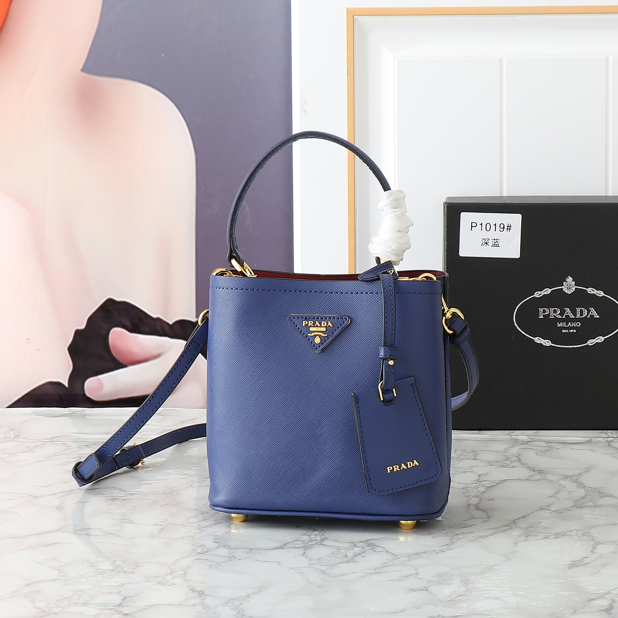 プラダ パニエ サフィアーノレザー ミニバッグ「Panier Saffiano」