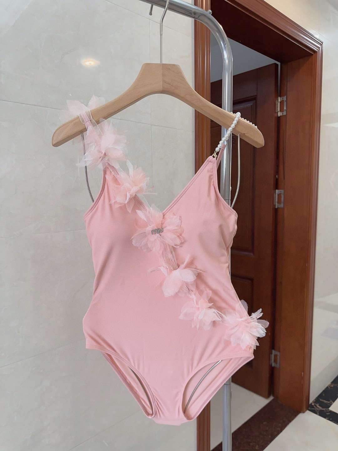 ミュウミュウ「Miu Miu」セパレート水着「2025夏季限定・人気プレミアムスイム登場！」