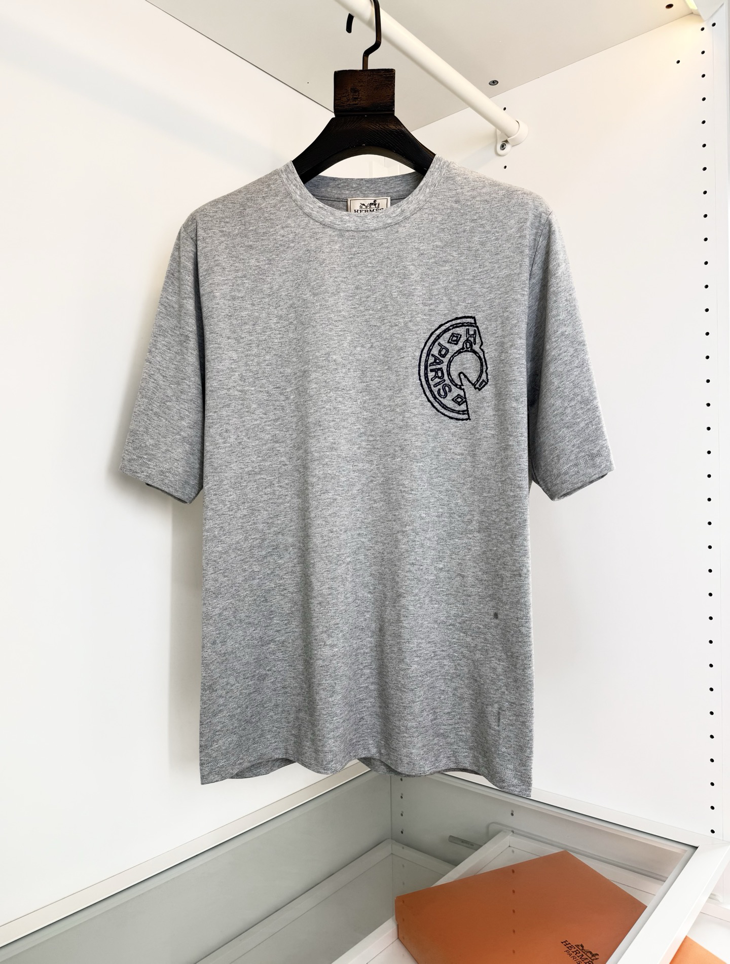 エルメス「Hermès」 クルーネックTシャツ 軽やかな着心地 春夏新作