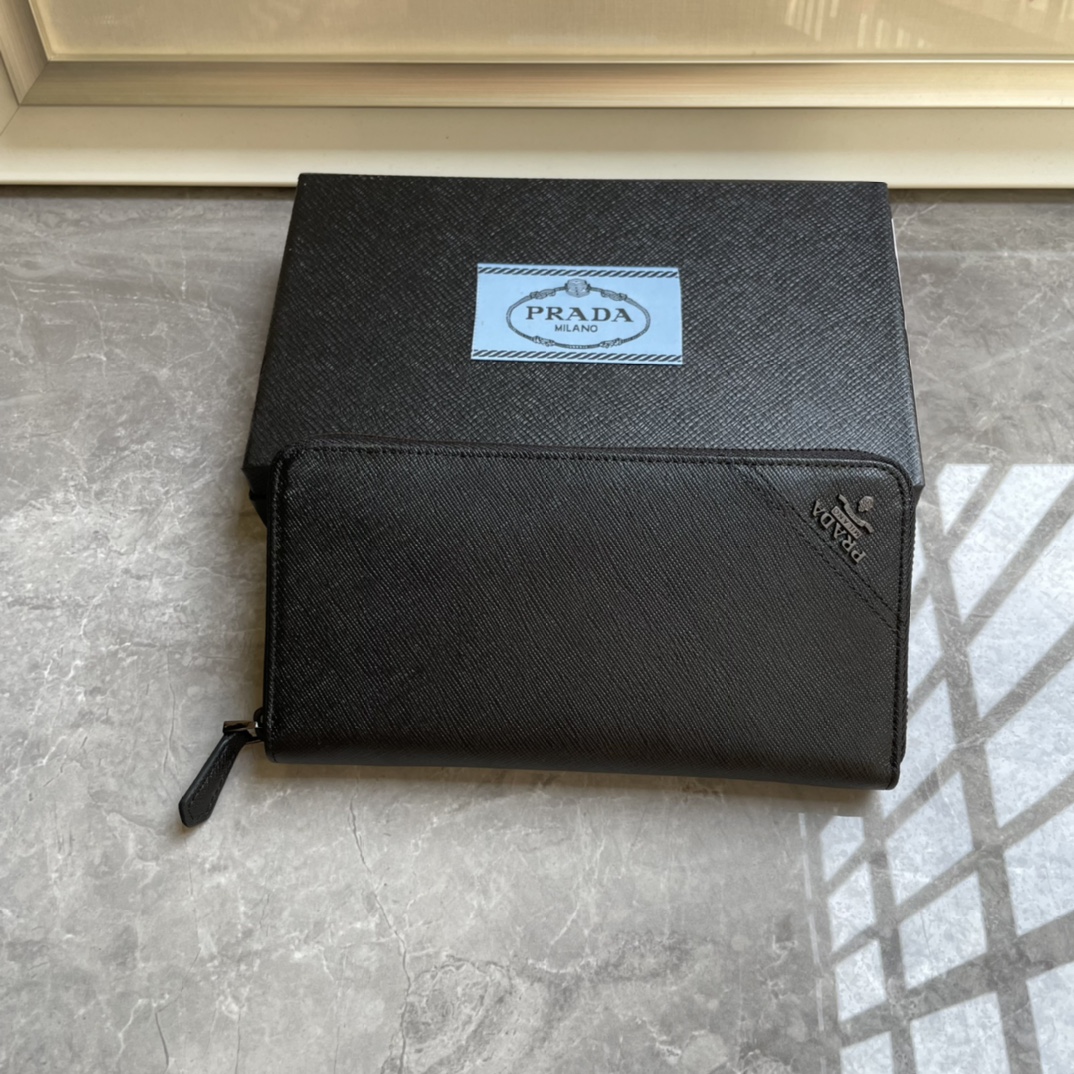 プラダ「PRADA」サフィアーノレザー 財布
