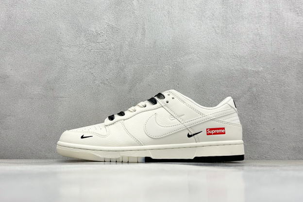 「コラボモデル」Supreme x Nike SB Dunk Low スニーカー