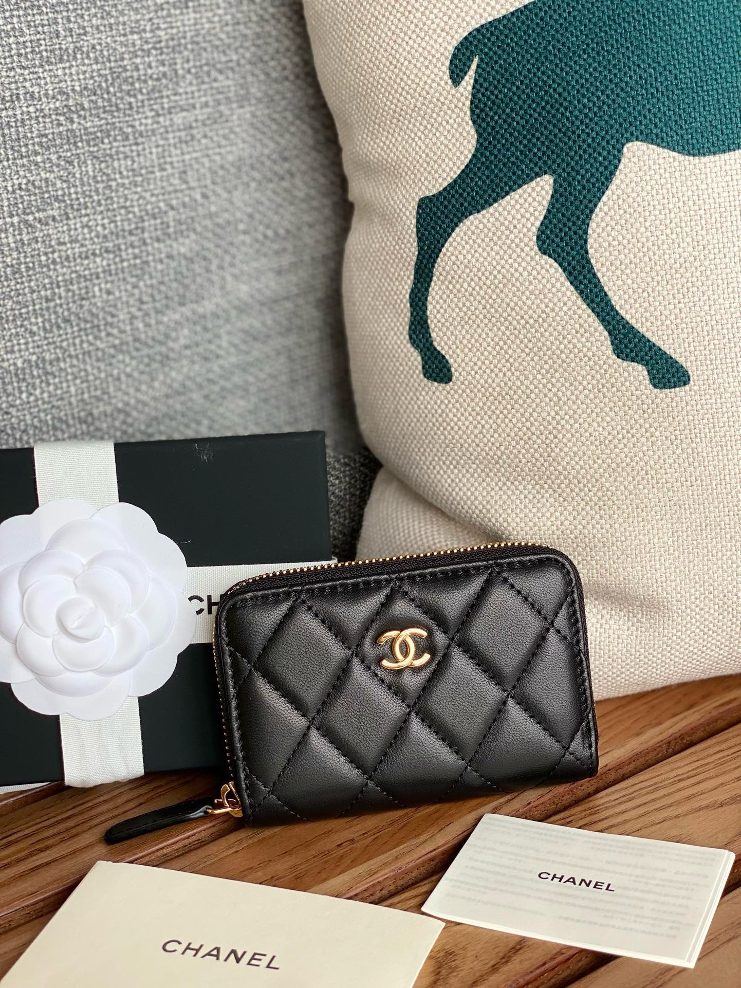 シャネル「Chanel」クラシック ペブルド カーフスキン ジップ コインパースF 7204758