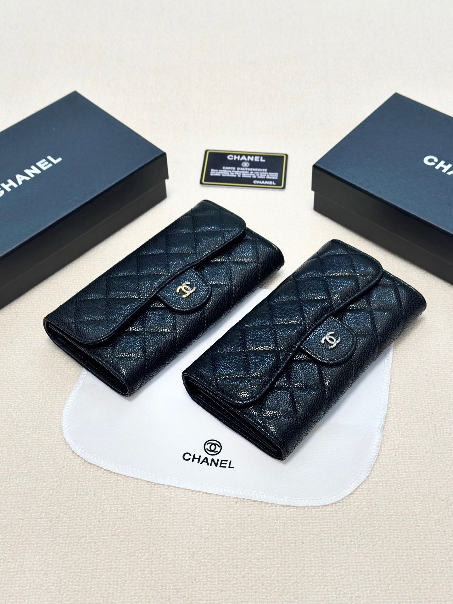 シャネル「Chanel」キャビアレザー バイフォールド財布