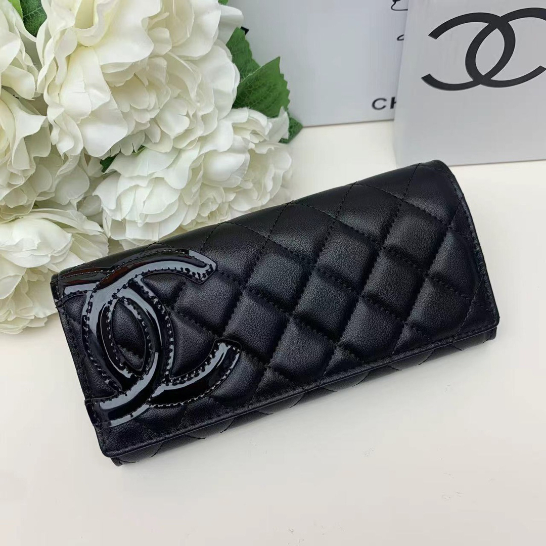 シャネル「Chanel」二つ折りレザーウォレット