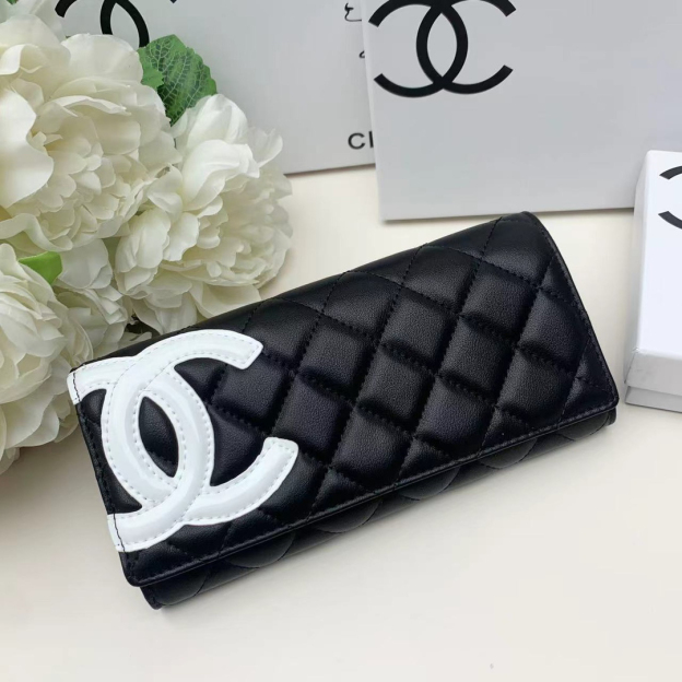 シャネル「Chanel」二つ折りレザーウォレット