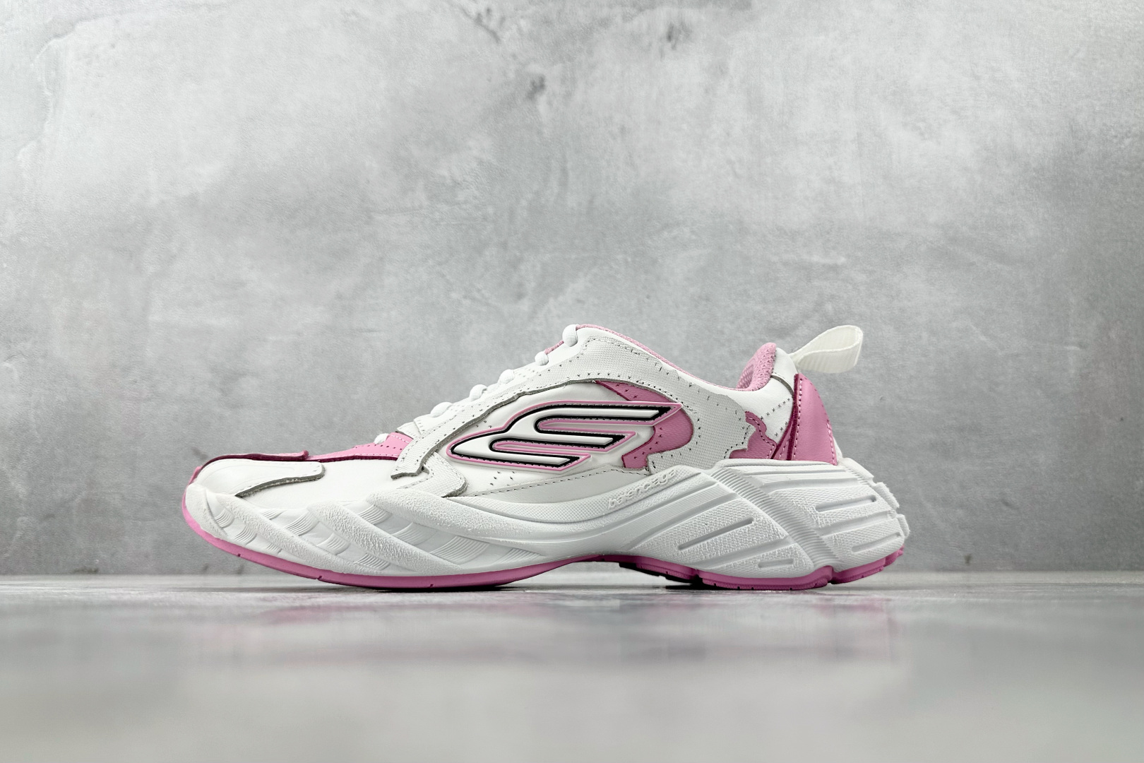 バレンシアガ「Balenciaga」 Monday 520限定シリーズ レザーランニングシューズ