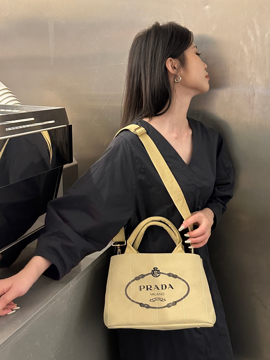 プラダ「Prada」サマーエッセンシャル キャンバス トートバッグ