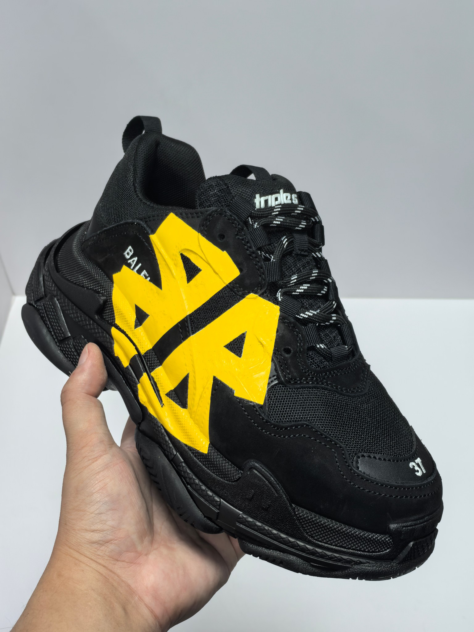 バレンシアガ「Balenciaga」Triple S Letter Graffiti 1.0 Sneakers