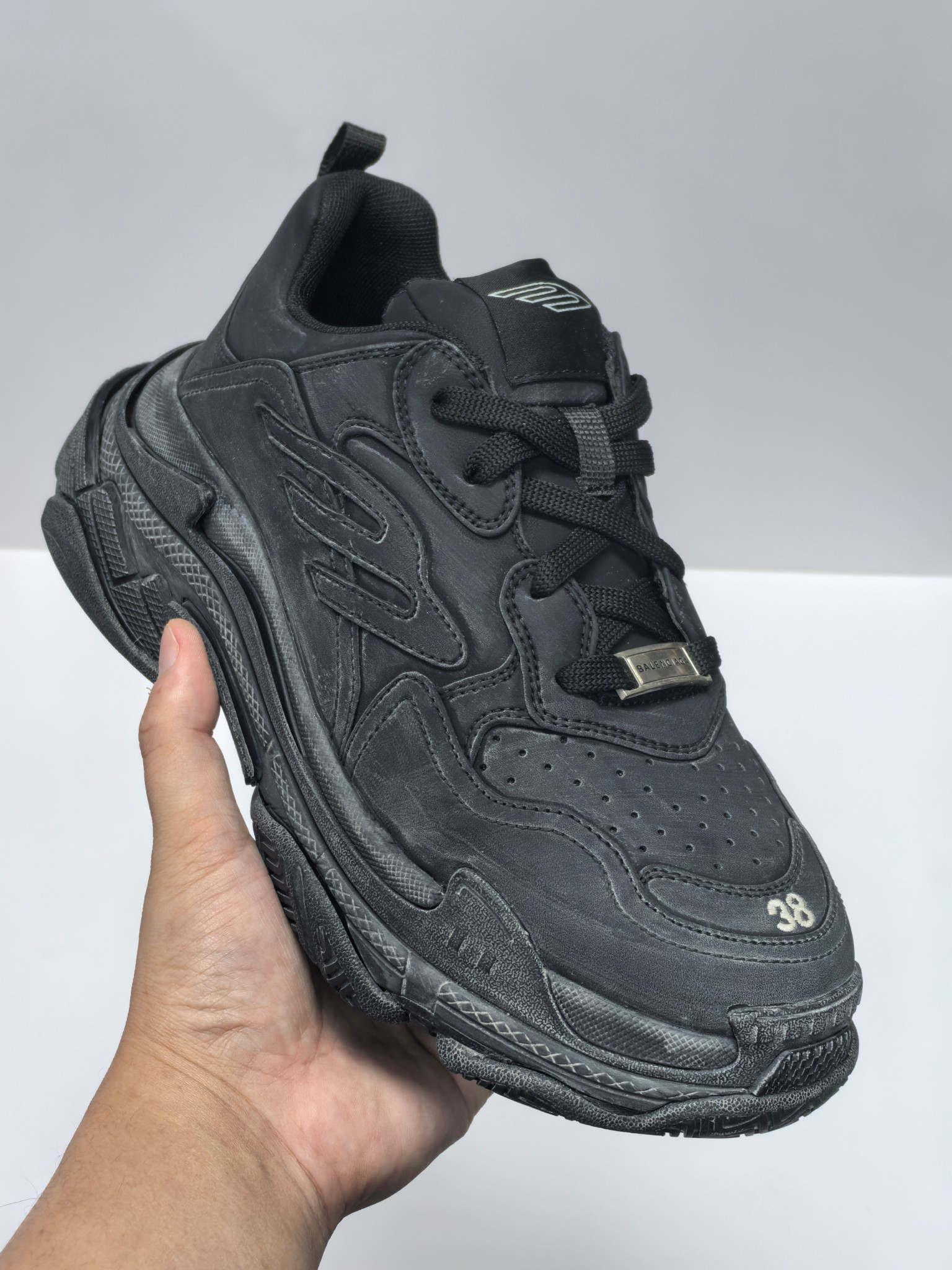 バレンシアガ「Balenciaga」Triple S 1.0 スニーカー