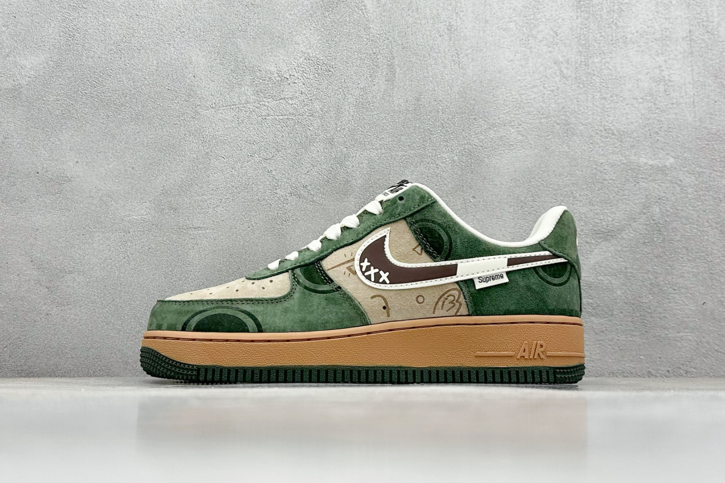 「コラボモデル」Supreme × Nike Air Force 1 Low スニーカー