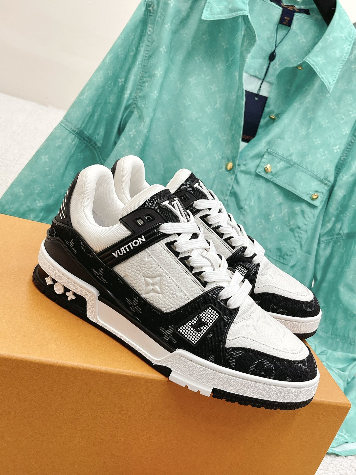 ルイ・ヴィトン「Louis Vuitton」LV トレイナー スニーカー