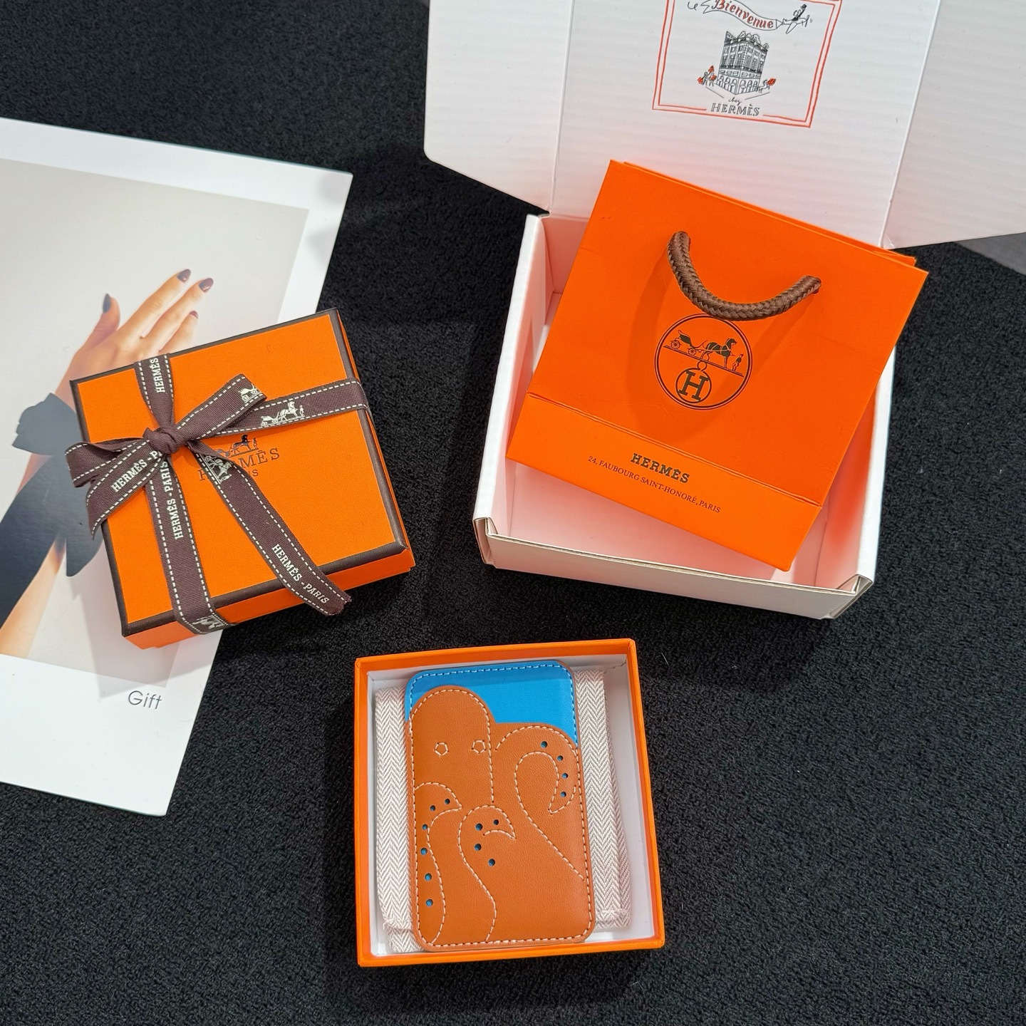 【限定新入荷】エルメス Cheval MagSafe 本革カードケース「12 シリーズ以降全 iPhone 対応」