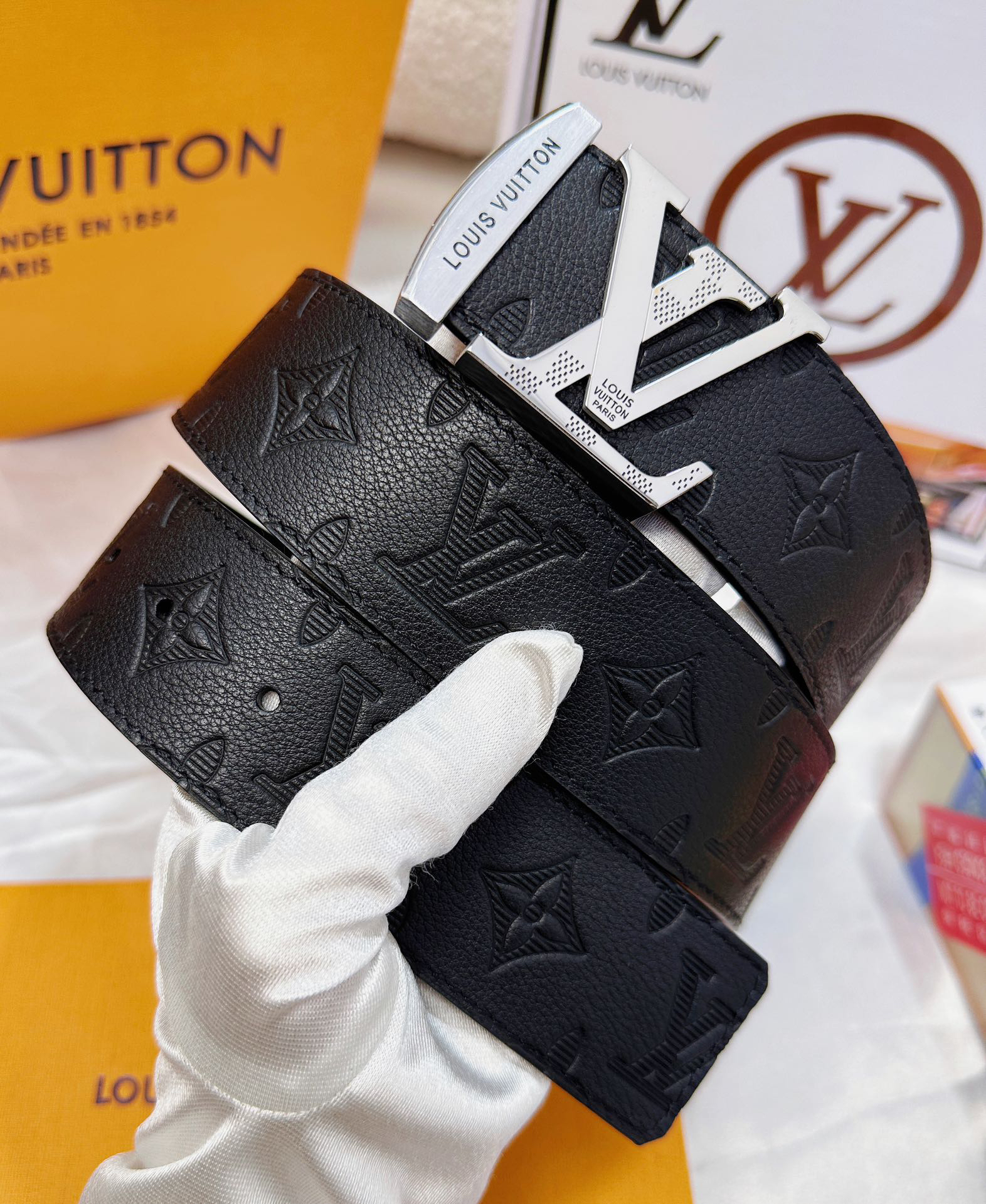 【新商品入荷】Louis Vuitton クラシックハイクオリティベルト「全長約 100cm」