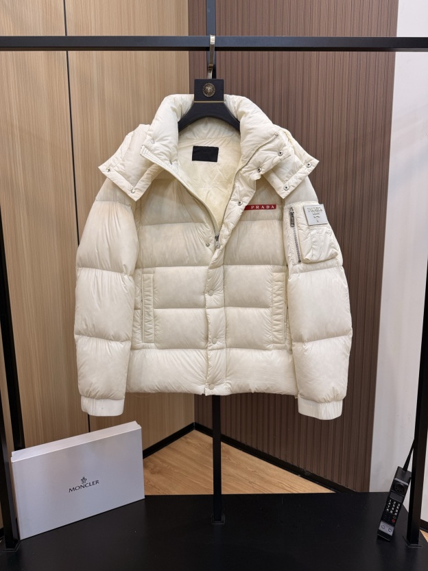 プラダ「Prada」秋冬新作 メンズ ファッションダウンジャケット