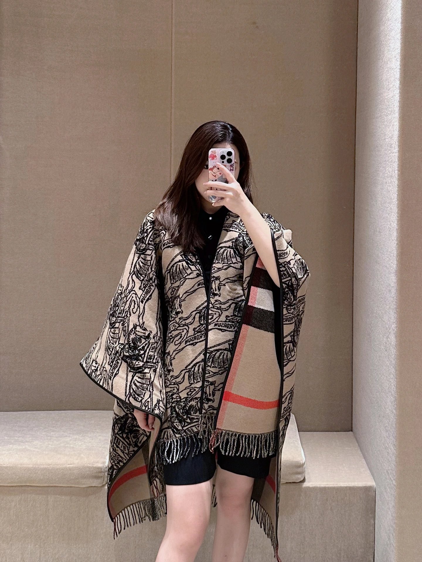 バーバリー「Burberry」リバーシブル チェック ウールケープ 155x130cm