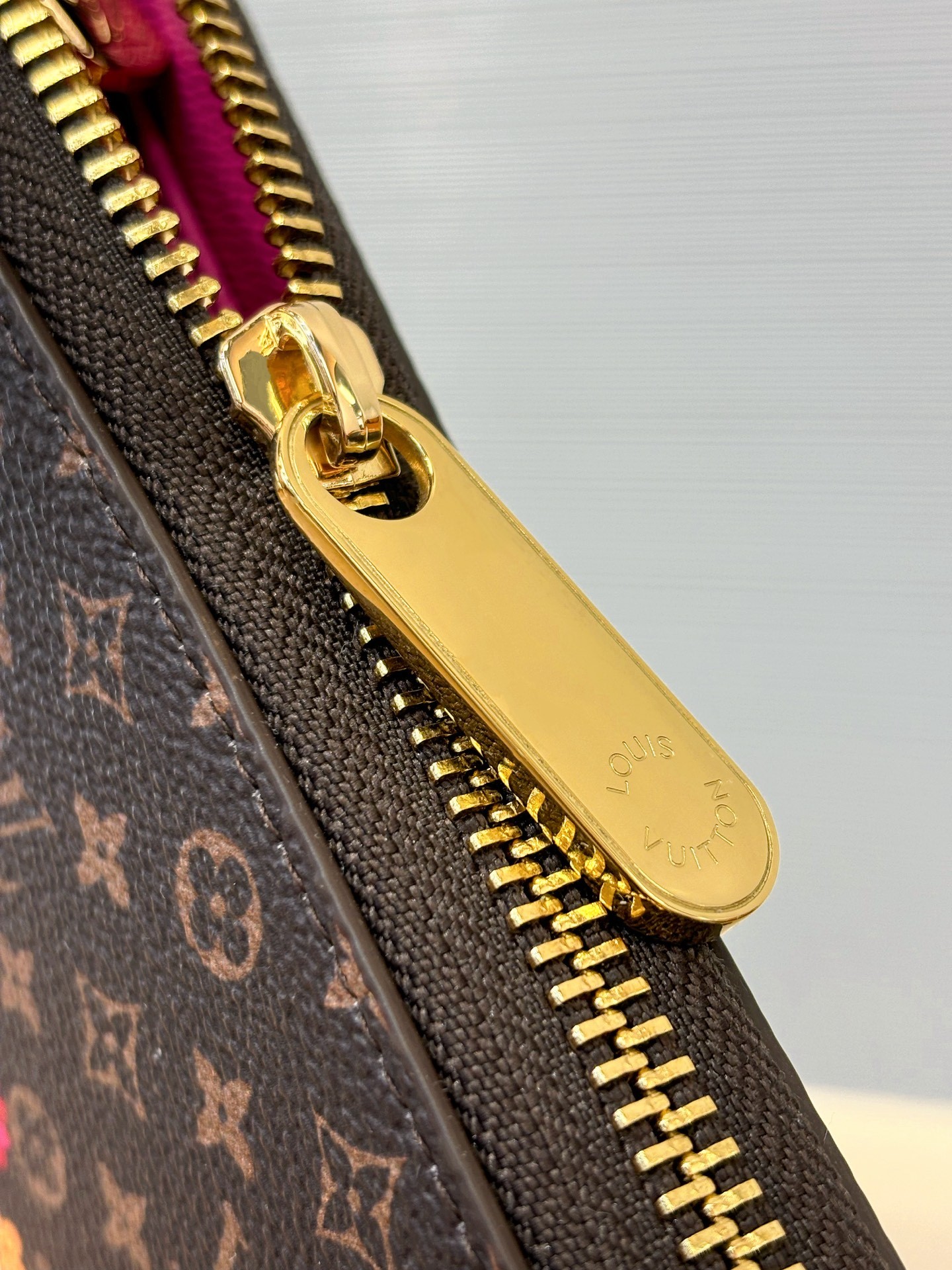 ルイ・ヴィトン「Louis Vuitton」LV x TM ジッピー･ウォレット