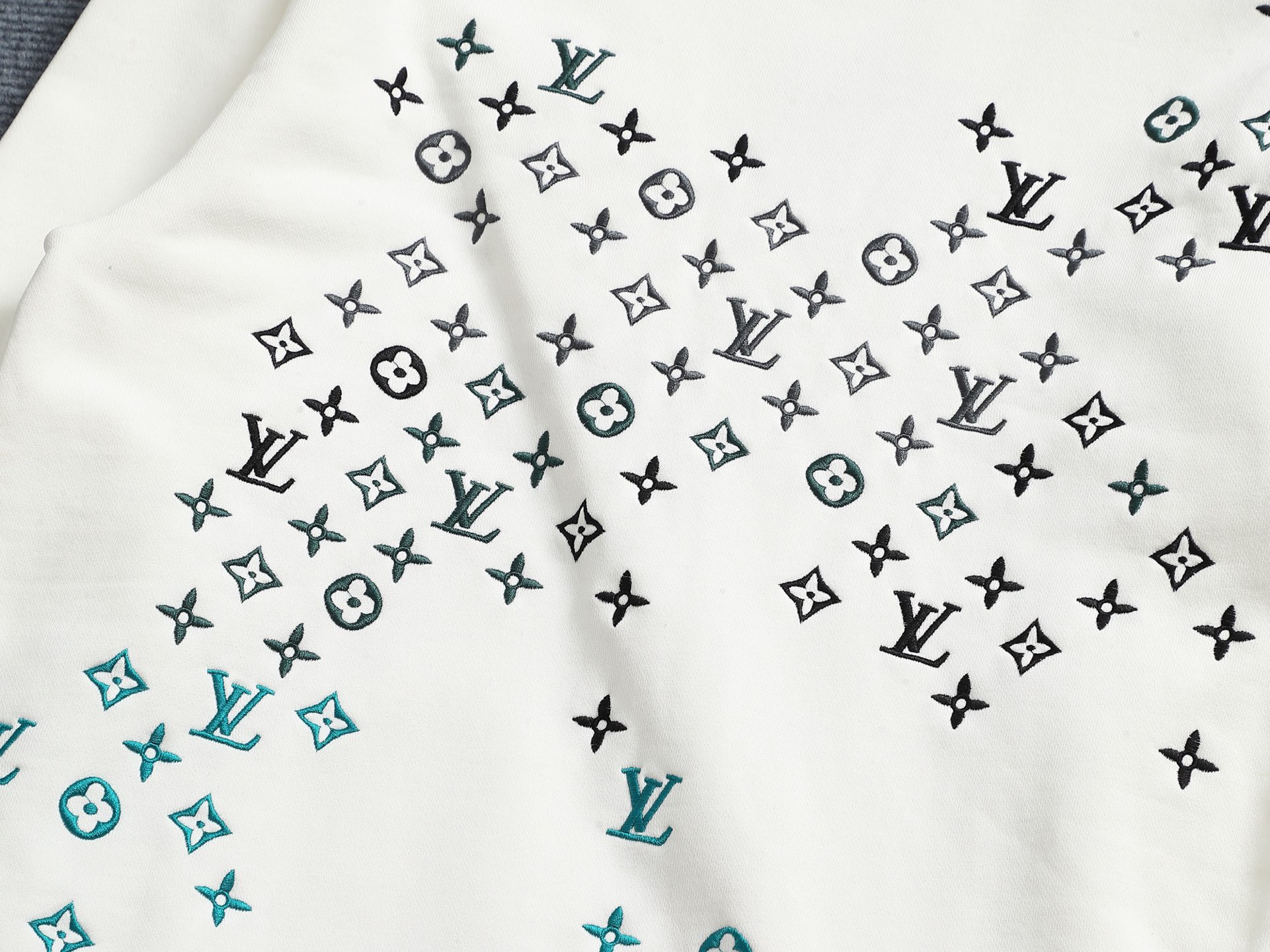 ルイ・ヴィトン「Louis Vuitton」スウェット(ユニセックス)