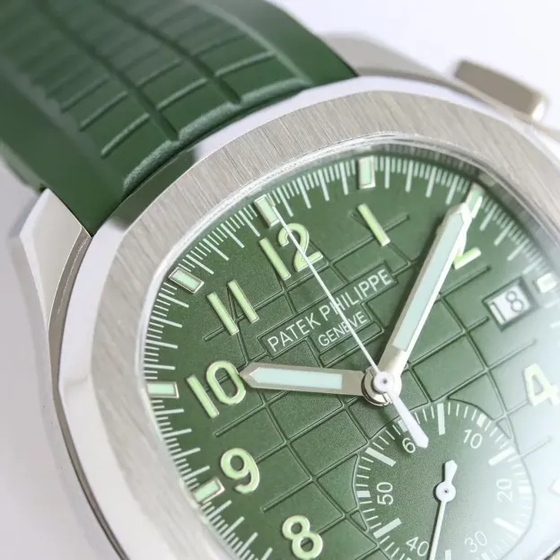 パテック・フィリップ「Patek Philippe」アクアノート クロノグラフ 42.2mm メンズウォッチ