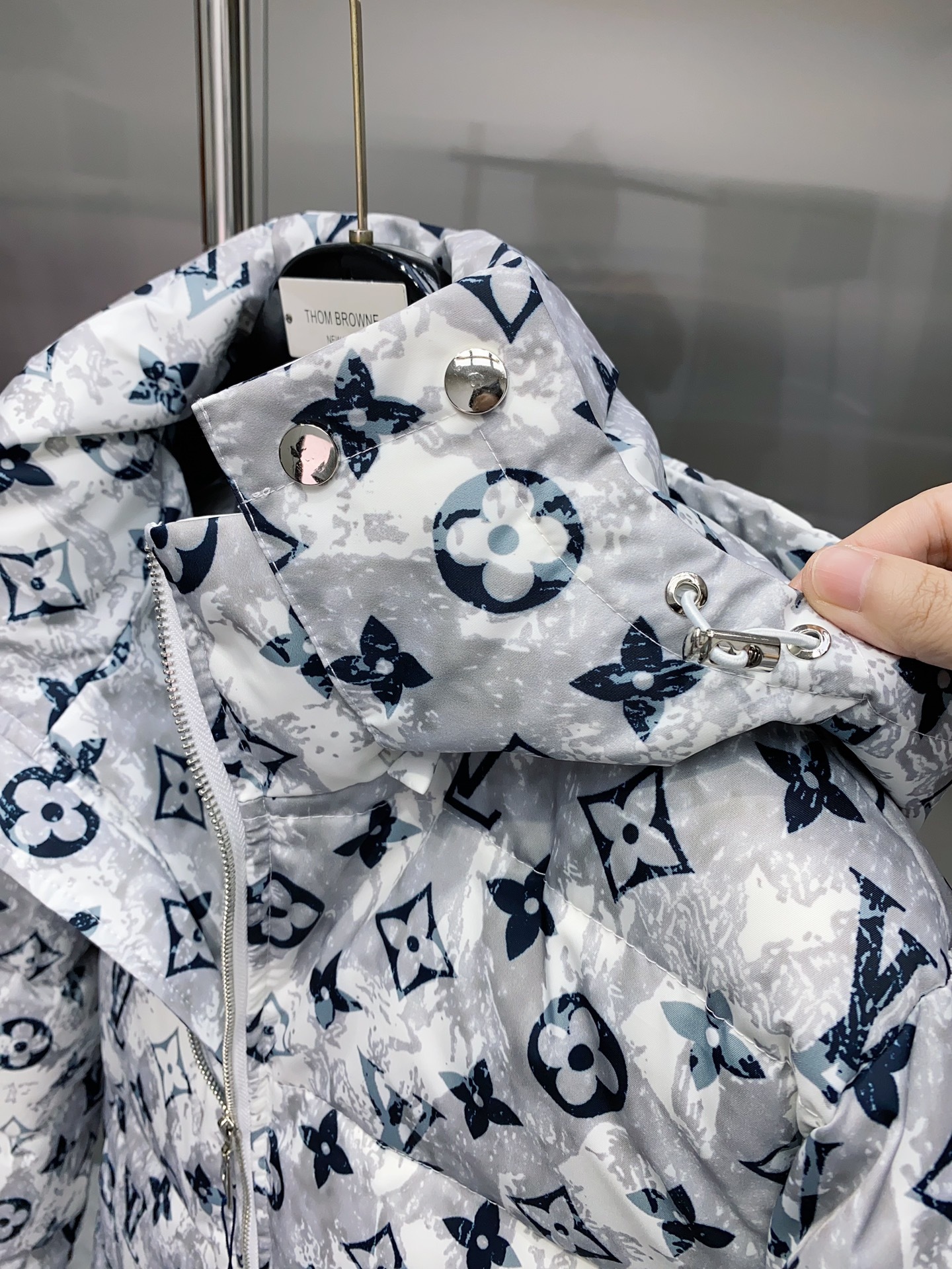 ルイ・ヴィトン「Louis Vuitton」秋冬フード付きダウンジャケット