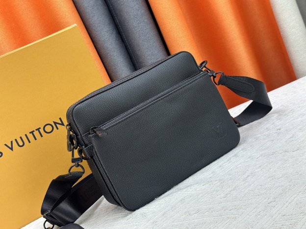 ルイ・ヴィトン「Louis Vuitton」新作 Trio メッセンジャーバッグ