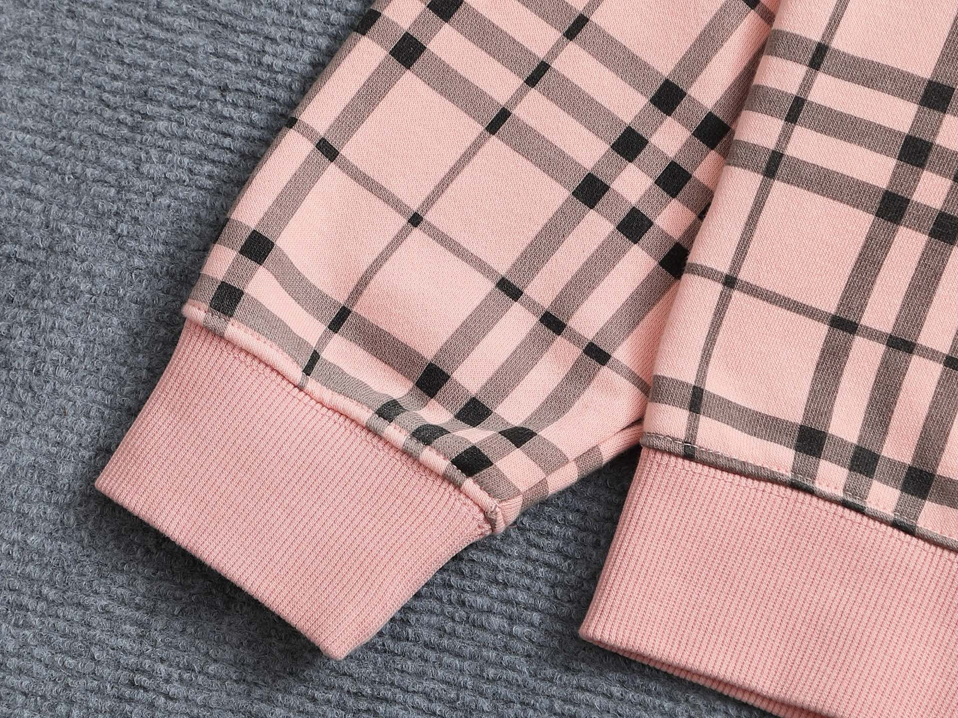 バーバリー「Burberry」クラシックチェック TB刺繍 ロンT（ユニセックス）