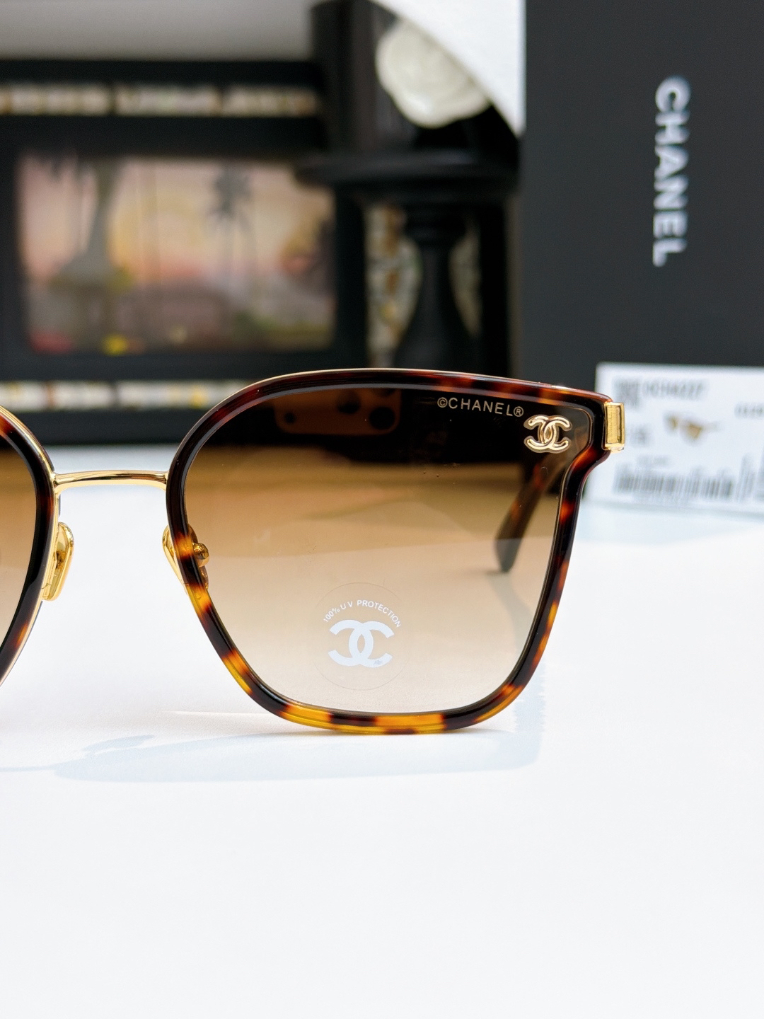 【新作到着】Chanel ハイセンスデザインサングラス「遮光レンズ搭載」