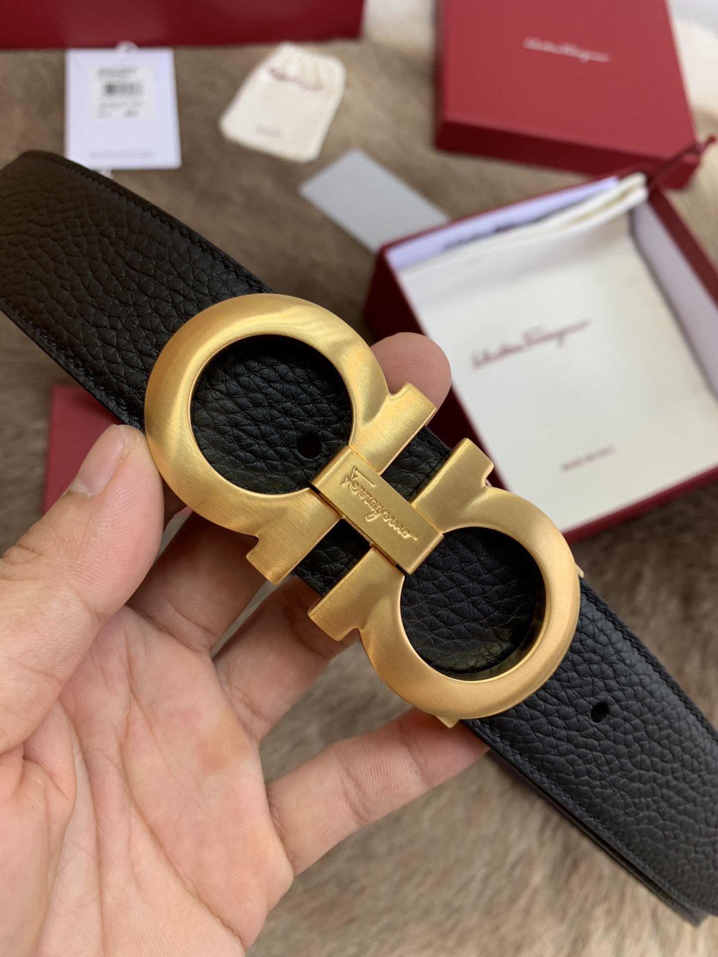 【新規倉庫入り】Salvatore Ferragamo 職人仕上げ高級ベルト「全長約 100cm」
